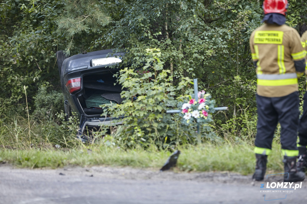 Trzy osoby ranne po dachowaniu dwóch pojazdów [FOTO]