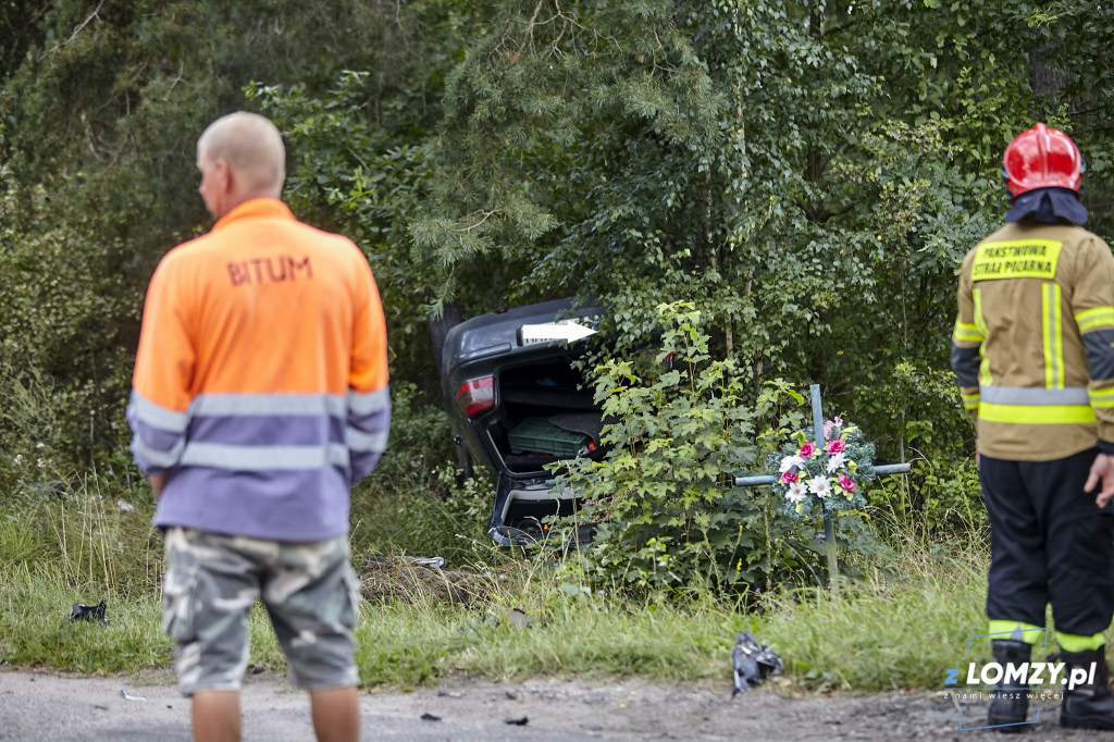 Trzy osoby ranne po dachowaniu dwóch pojazdów [FOTO]