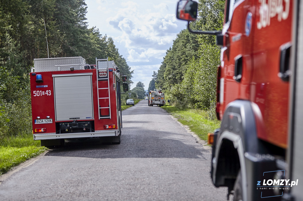 Trzy osoby ranne po dachowaniu dwóch pojazdów [FOTO]