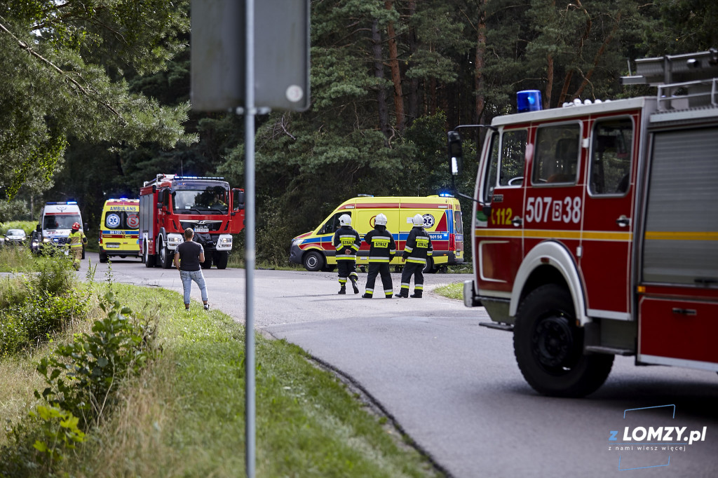 Trzy osoby ranne po dachowaniu dwóch pojazdów [FOTO]
