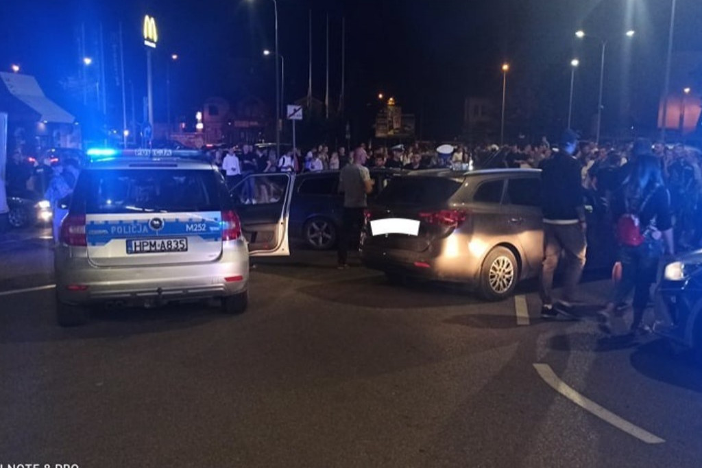 Wjechał w radiowóz? Narkotyki i przedmiot przypominający broń [FOTO]
