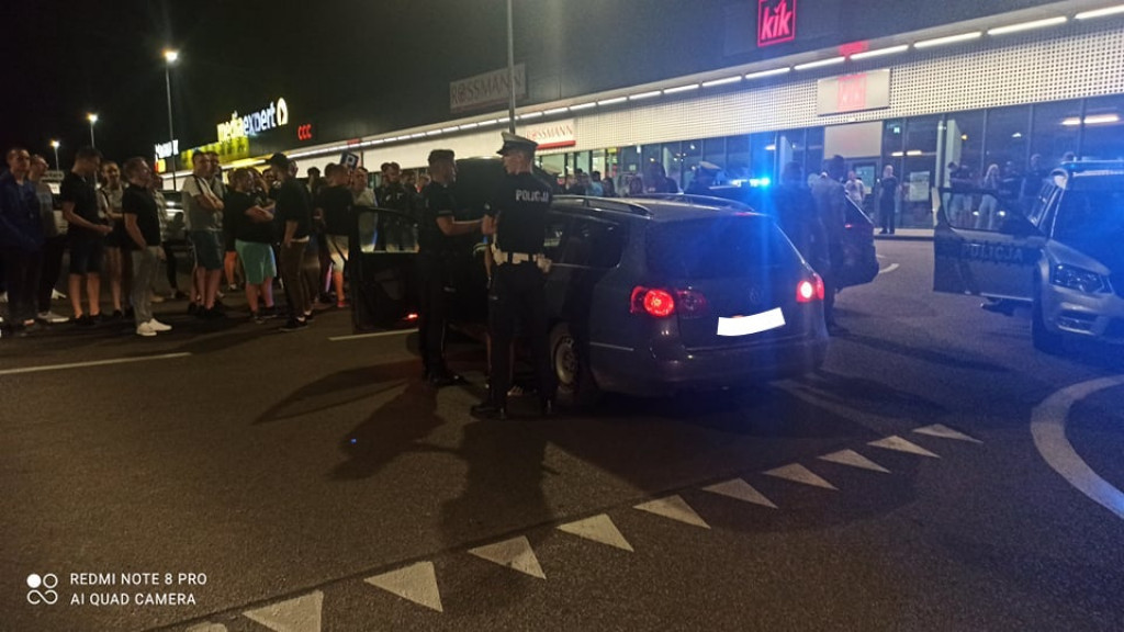 Wjechał w radiowóz? Narkotyki i przedmiot przypominający broń [FOTO]