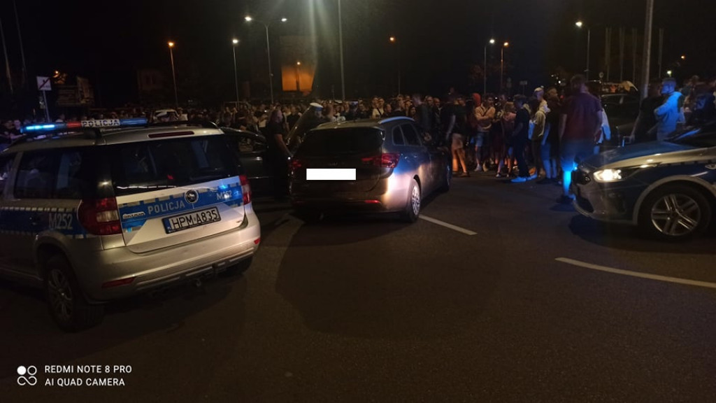 Wjechał w radiowóz? Narkotyki i przedmiot przypominający broń [FOTO]