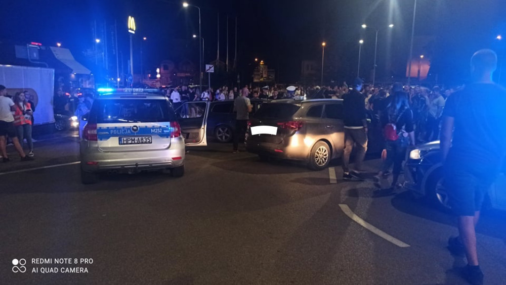 Wjechał w radiowóz? Narkotyki i przedmiot przypominający broń [FOTO]
