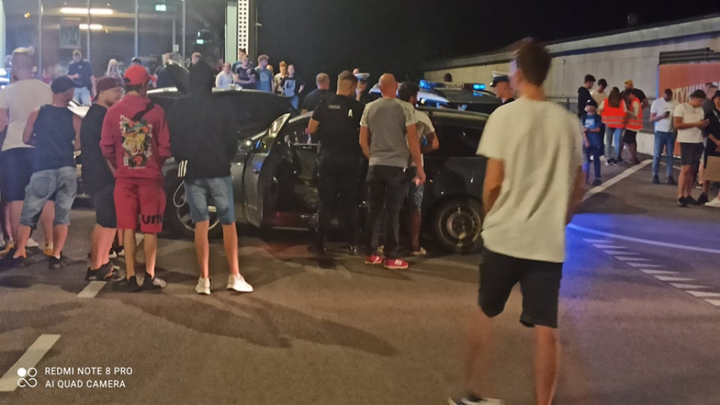 Wjechał w radiowóz? Narkotyki i przedmiot przypominający broń [FOTO]