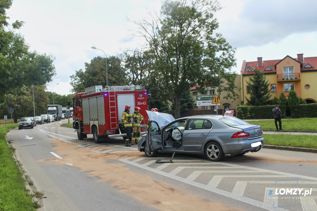 Dwie osoby w szpitalu! Wypadek na Szosie Zambrowskiej! [FOTO]
