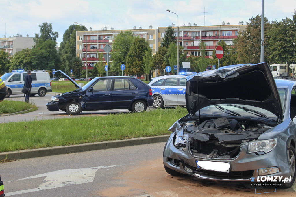 Dwie osoby w szpitalu! Wypadek na Szosie Zambrowskiej! [FOTO]