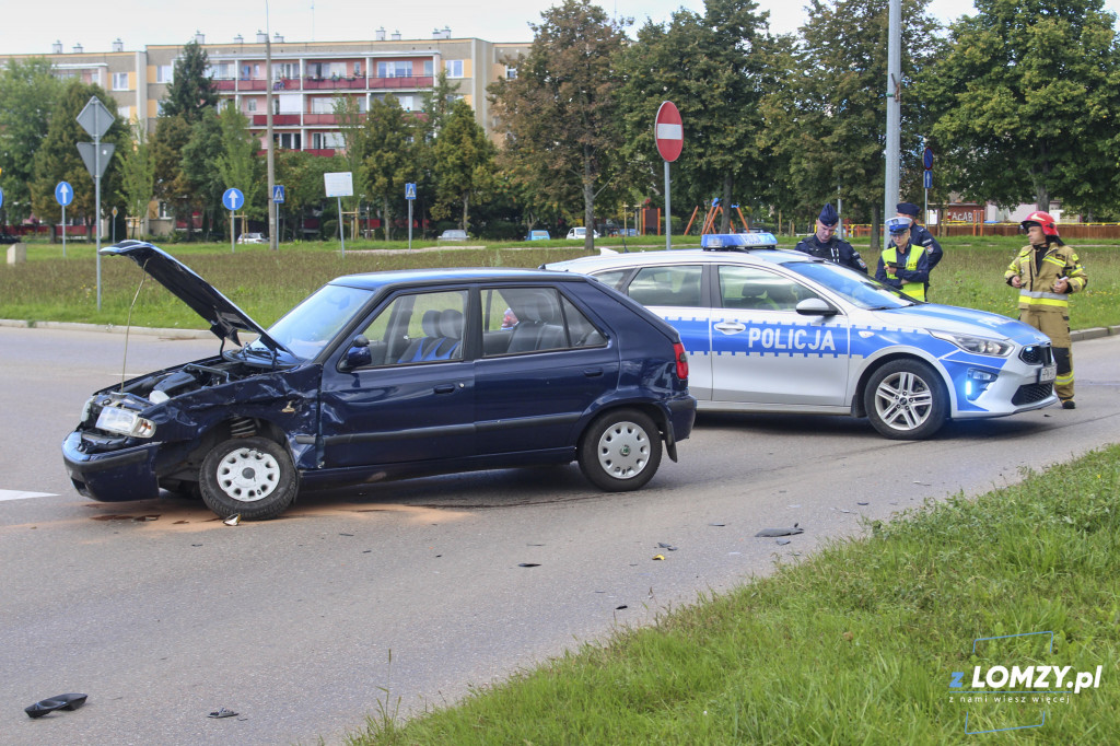 Dwie osoby w szpitalu! Wypadek na Szosie Zambrowskiej! [FOTO]