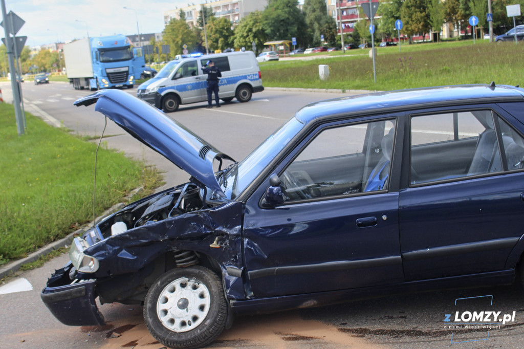 Dwie osoby w szpitalu! Wypadek na Szosie Zambrowskiej! [FOTO]