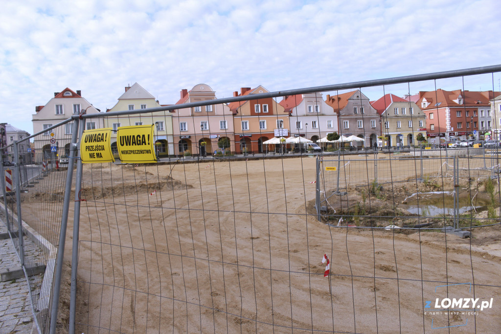 Rewitalizacja Starego Rynku w Łomży trwa [FOTO]