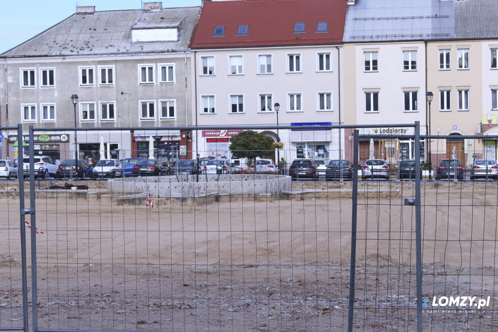 Rewitalizacja Starego Rynku w Łomży trwa [FOTO]