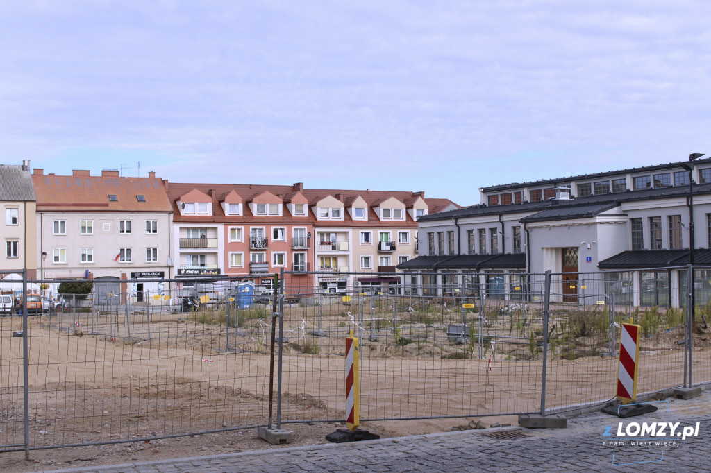Rewitalizacja Starego Rynku w Łomży trwa [FOTO]