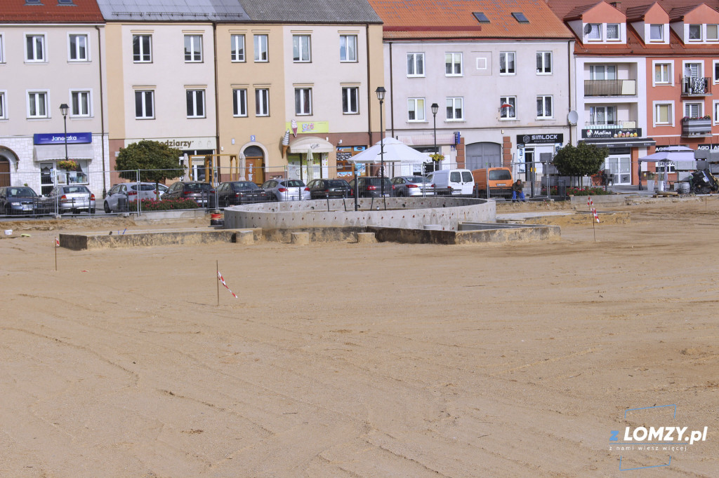Rewitalizacja Starego Rynku w Łomży trwa [FOTO]
