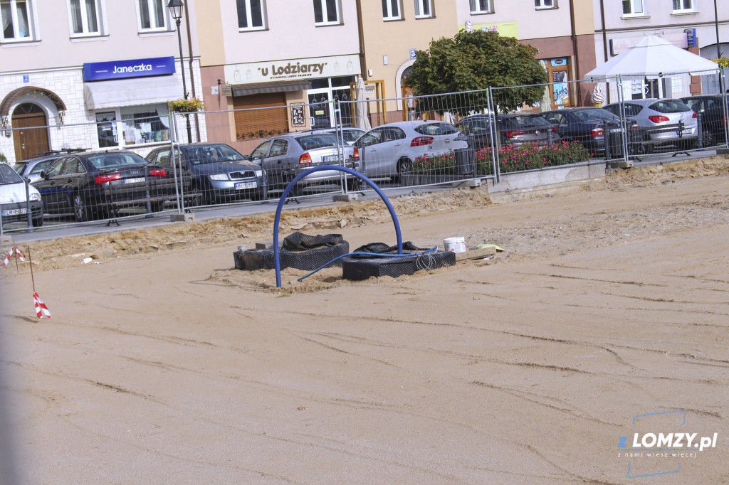Rewitalizacja Starego Rynku w Łomży trwa [FOTO]