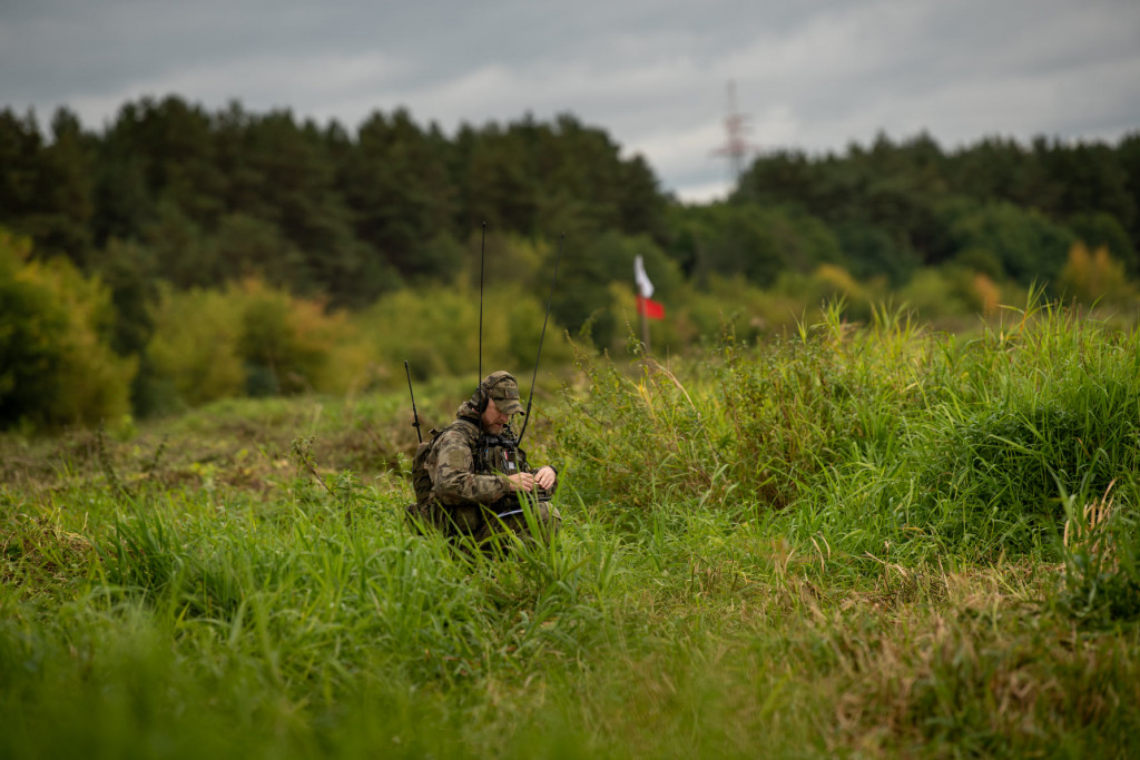 Czołgi przejeżdzają przez Narew w Nowogrodzie [VIDEO i FOTO]