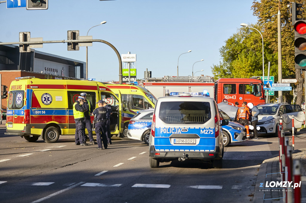 Jedna osoba w szpitalu po wypadku na Alei Legionów [FOTO]