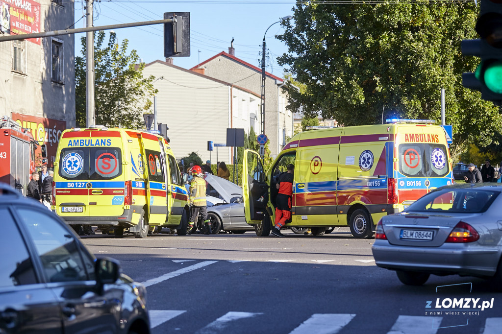 Jedna osoba w szpitalu po wypadku na Alei Legionów [FOTO]