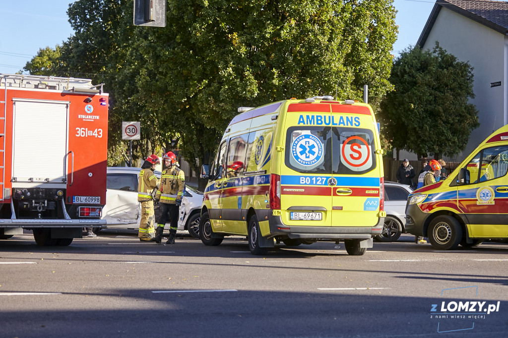 Jedna osoba w szpitalu po wypadku na Alei Legionów [FOTO]