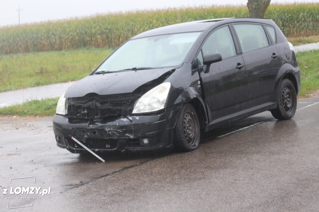 Wypadek koło Pniewa. Kobieta w ciąży w szpitalu [FOTO]