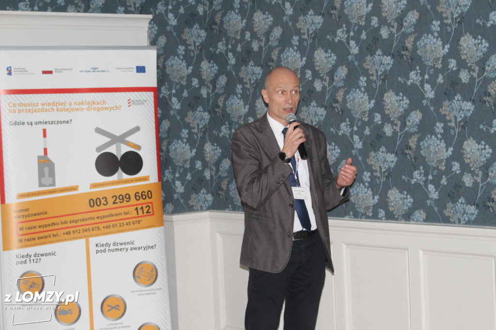 Łomżyńscy instruktorzy dbają o bezpieczeństwo na przejazdach kolejowych [FOTO]