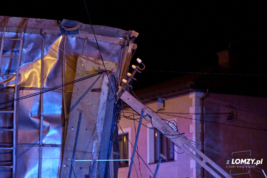 Piątnica: ciężarówka zahaczyła o przewody!