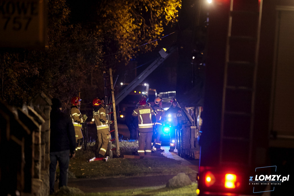 Piątnica: ciężarówka zahaczyła o przewody!