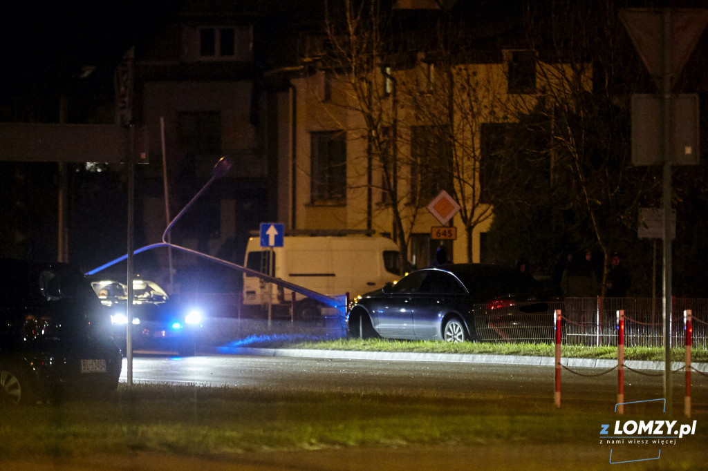 Ścięta latarnia na Sikorskiego!