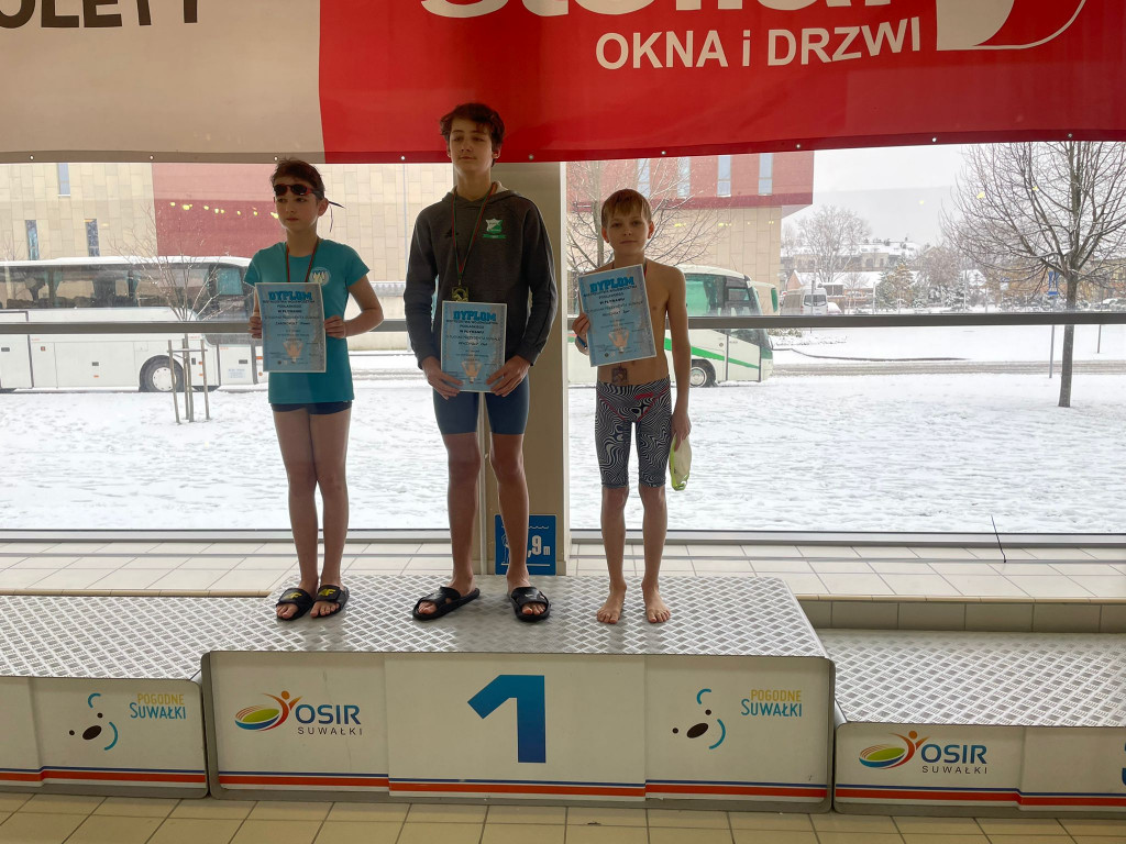 Pływacy UKS Butterfly z medalami Mistrzostw Województwa Podlaskiego