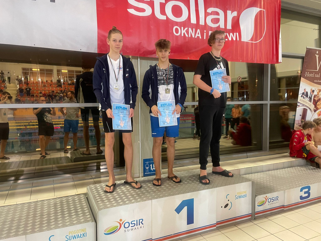 Pływacy UKS Butterfly z medalami Mistrzostw Województwa Podlaskiego