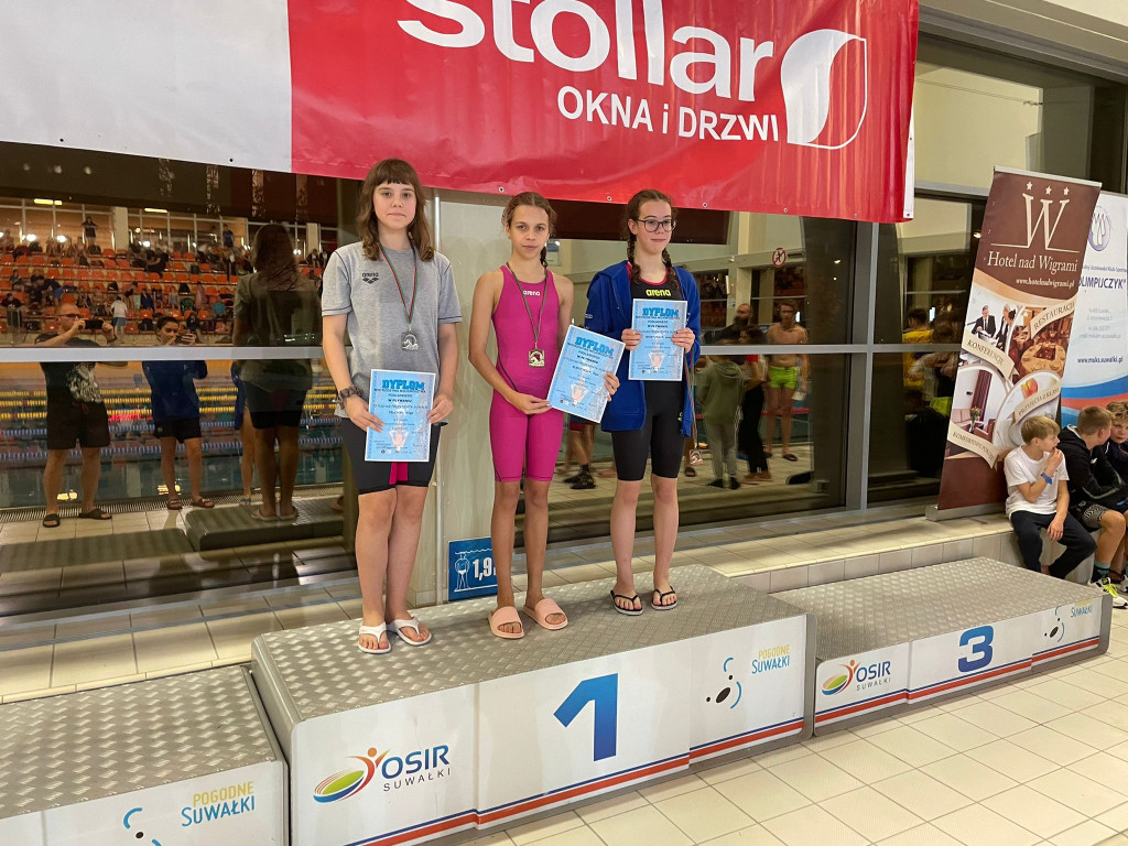 Pływacy UKS Butterfly z medalami Mistrzostw Województwa Podlaskiego