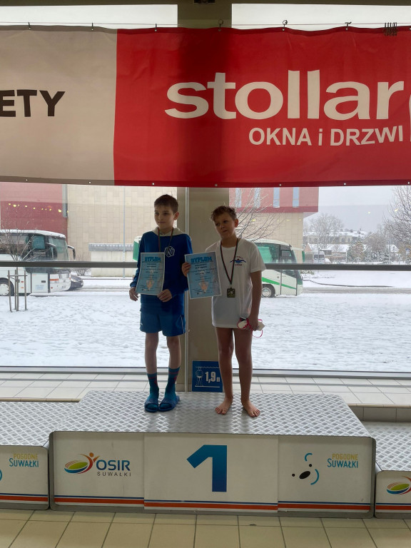 Pływacy UKS Butterfly z medalami Mistrzostw Województwa Podlaskiego