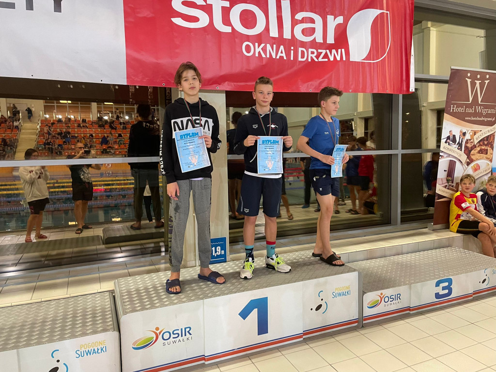 Pływacy UKS Butterfly z medalami Mistrzostw Województwa Podlaskiego
