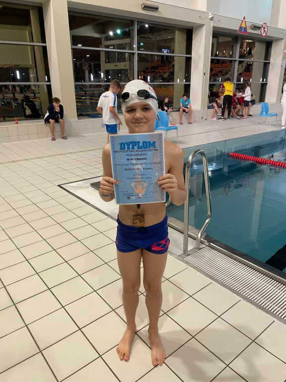 Pływacy UKS Butterfly z medalami Mistrzostw Województwa Podlaskiego