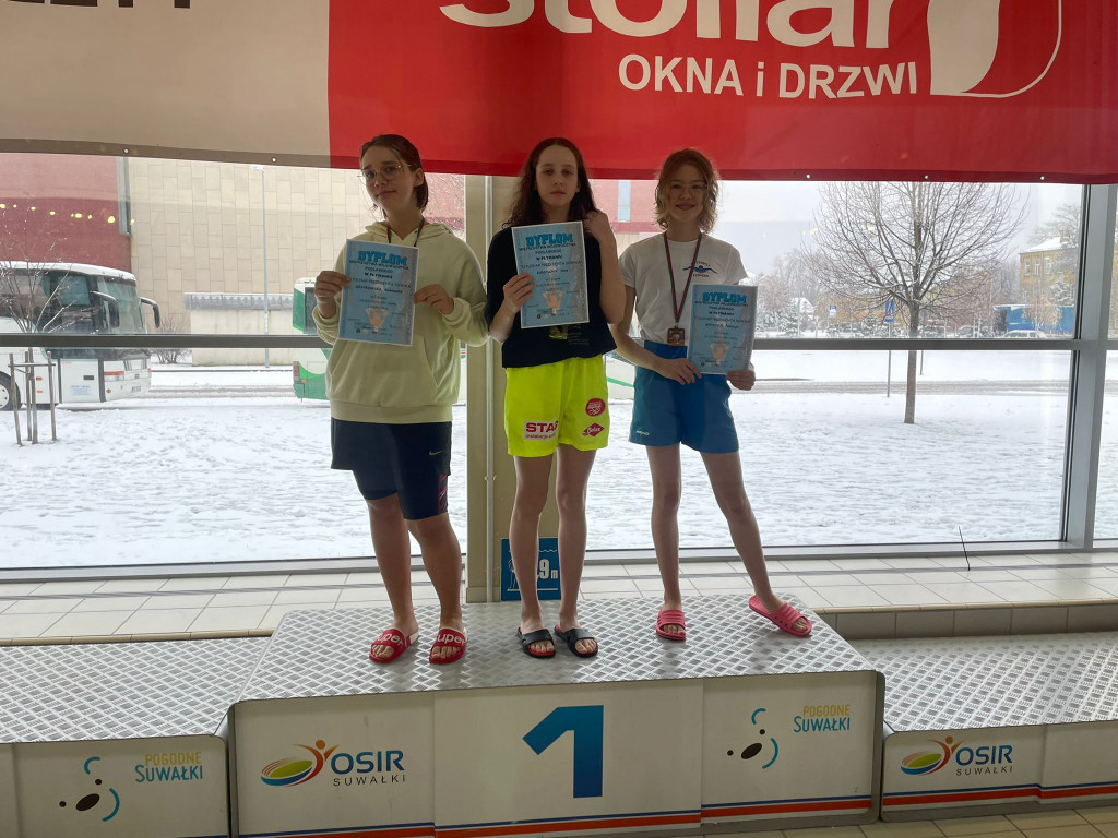 Pływacy UKS Butterfly z medalami Mistrzostw Województwa Podlaskiego