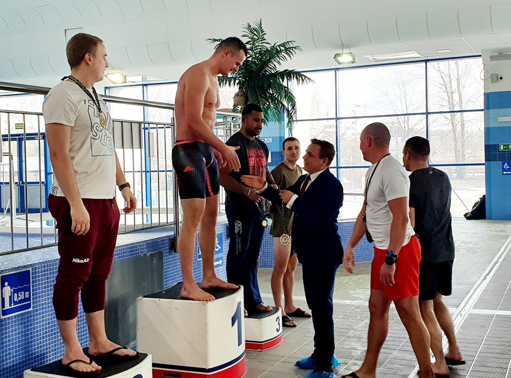 Łomżyńscy terytorialsi pokazali, że potrafią pływać [FOTO]