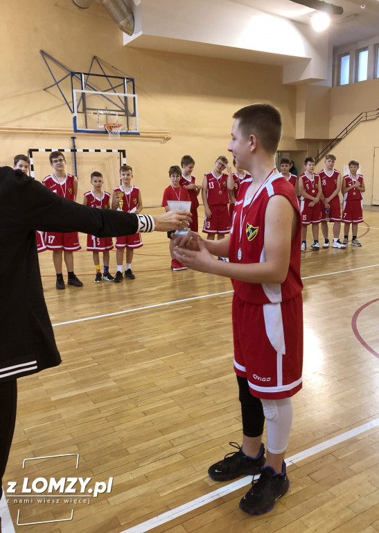 Koszykarze SP 9 Łomża wicemistrzami woj. podlaskiego [FOTO]