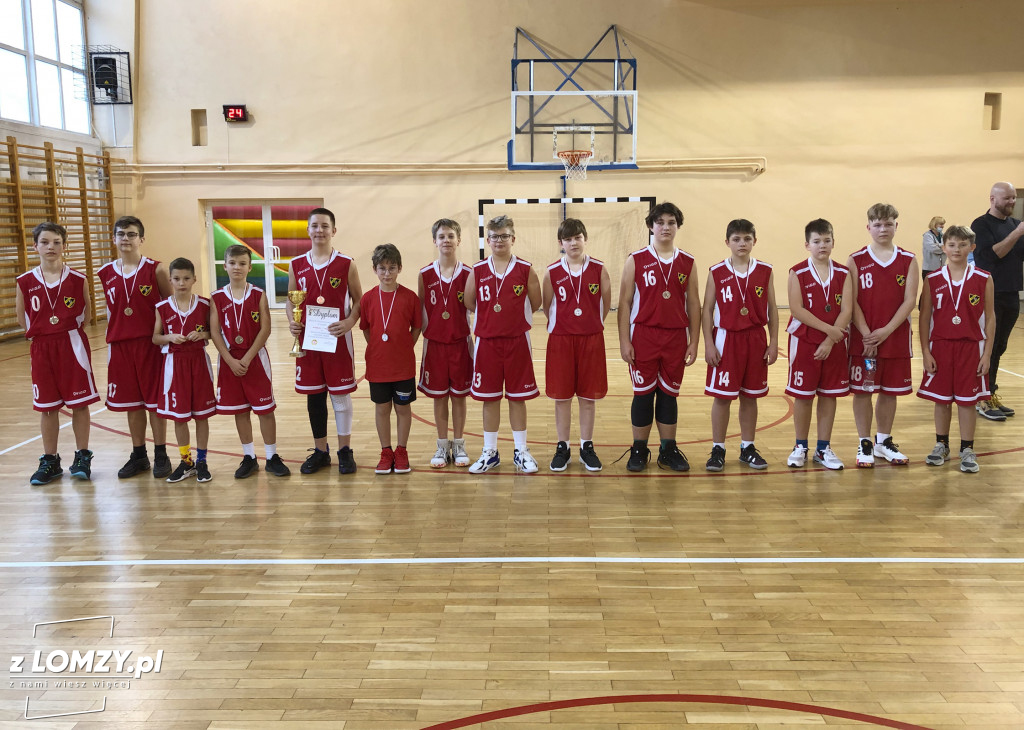 Koszykarze SP 9 Łomża wicemistrzami woj. podlaskiego [FOTO]