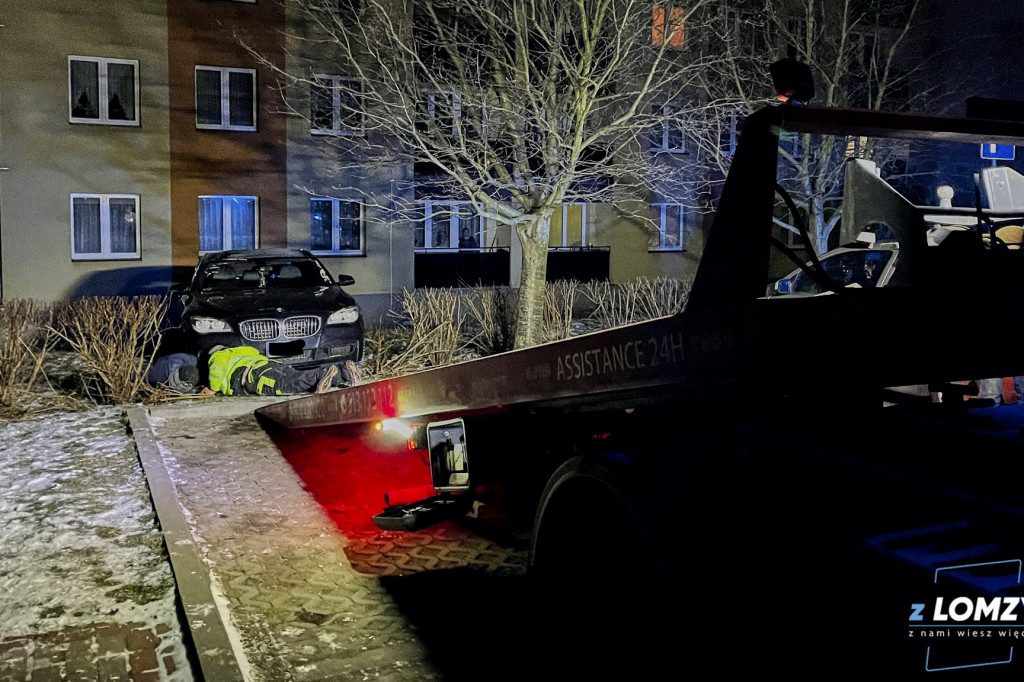 BMW skończyło w krzakach na Bernatowicza