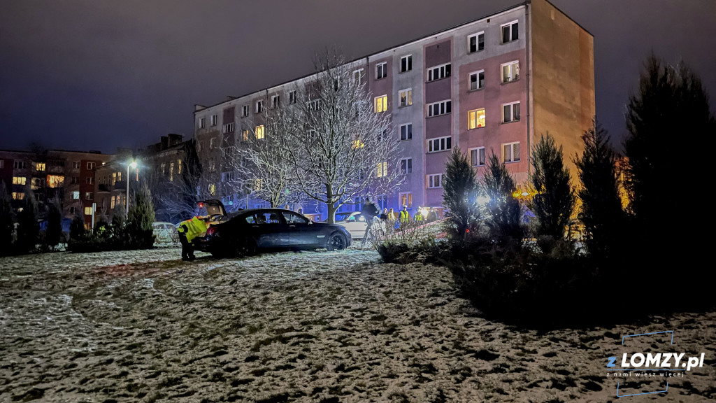 BMW skończyło w krzakach na Bernatowicza