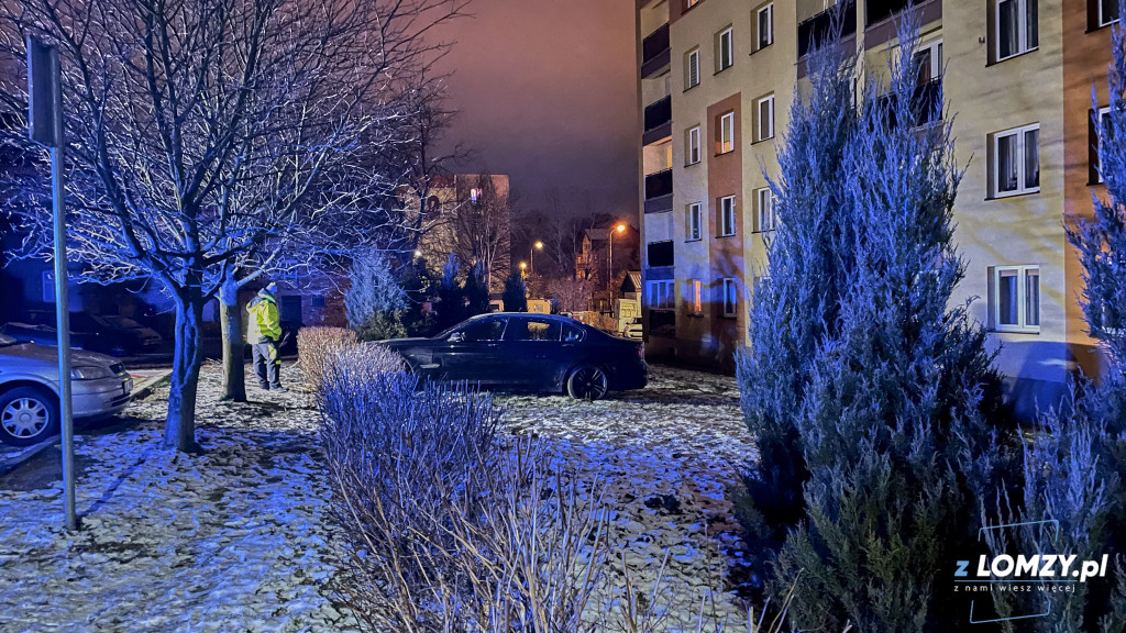 BMW skończyło w krzakach na Bernatowicza