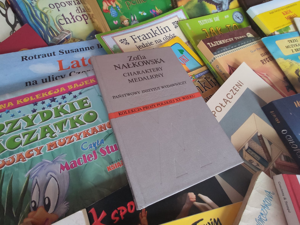 Książki w teatrze w Łomży. Czytaj i oglądaj!