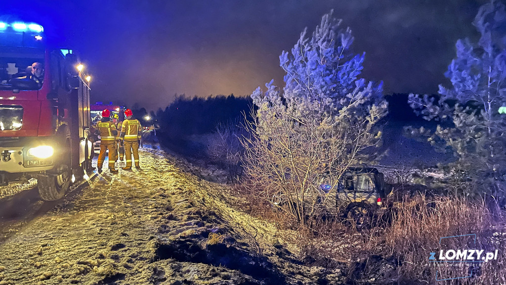 Auto wypadło z drogi i dachowało