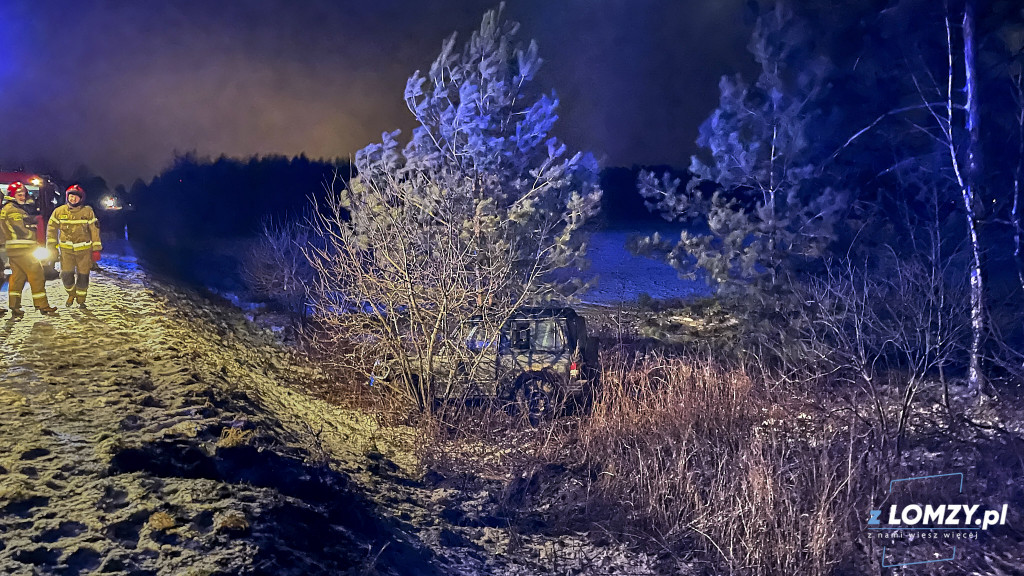 Auto wypadło z drogi i dachowało