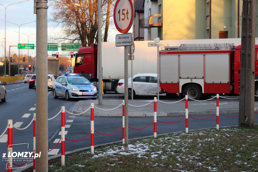 Zderzenie na Wojska Polskiego w Łomży.  Jedna osoba w szpitalu [FOTO]