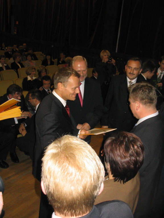 Po 17 latach Donald Tusk odwiedzi Łomżę. Jak do tego doszło?