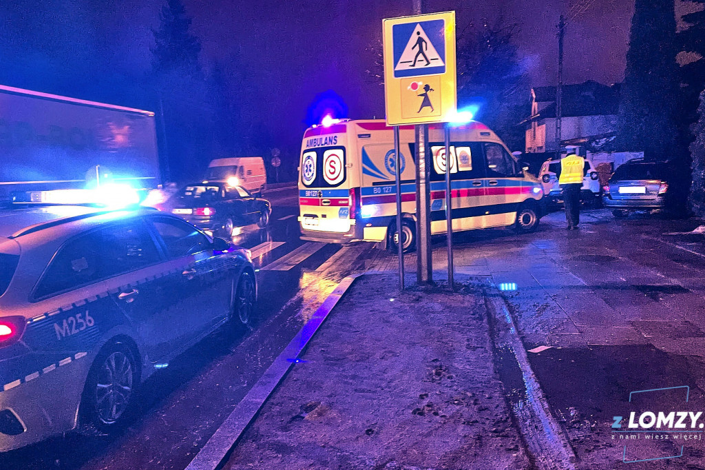 Starszy mężczyzna potrącony na pasach