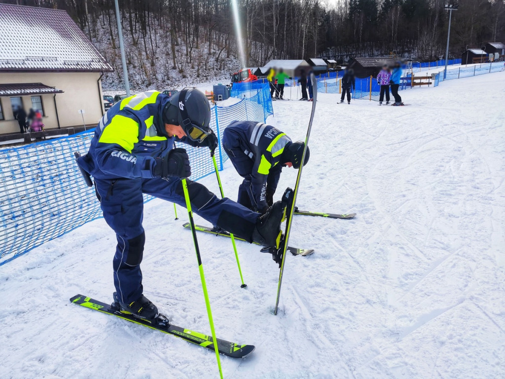 Policja na nartach! Cel jest jeden!
