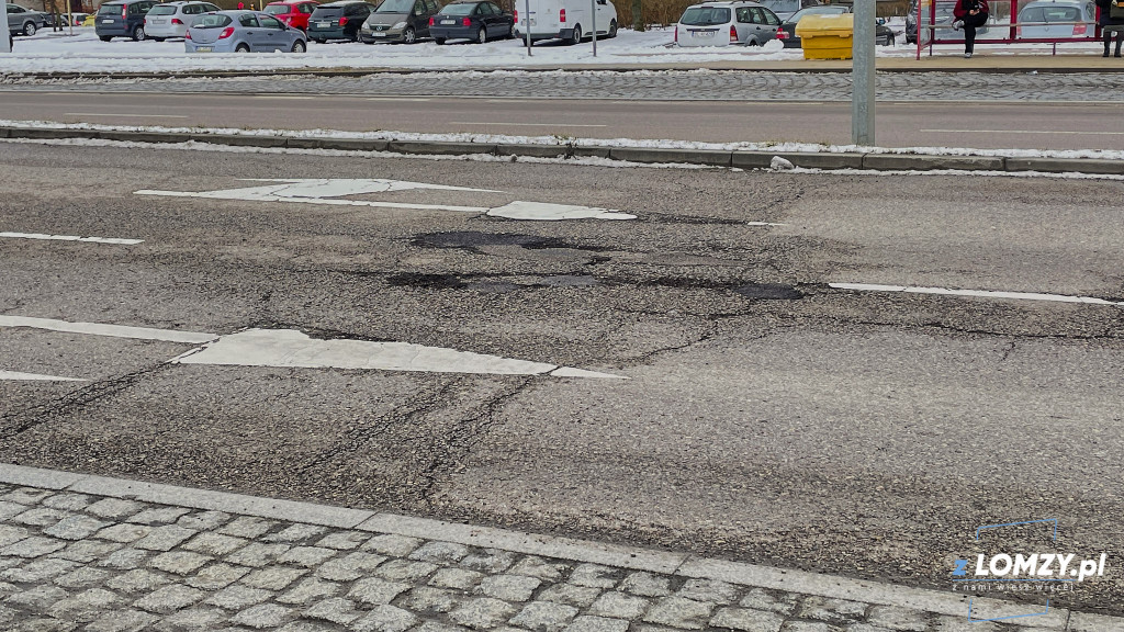 Ta ulica w Łomży jest jak ser szwajcarski!