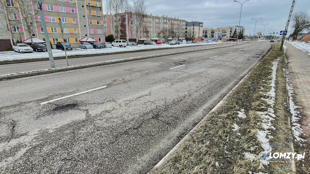 Ta ulica w Łomży jest jak ser szwajcarski!