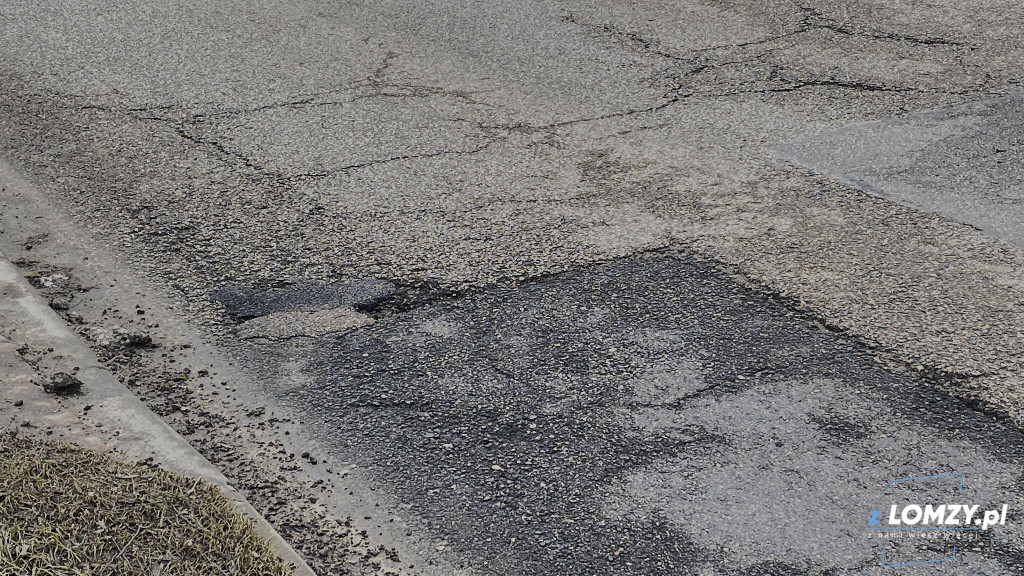 Ta ulica w Łomży jest jak ser szwajcarski!